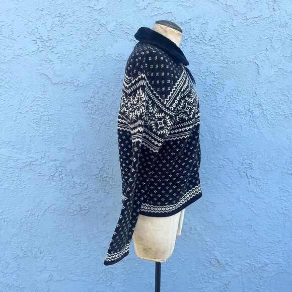 Vintage Fair Isle Sweater Size Medium Nordic cardigan Faux Fur collar - Picture 4 of 6